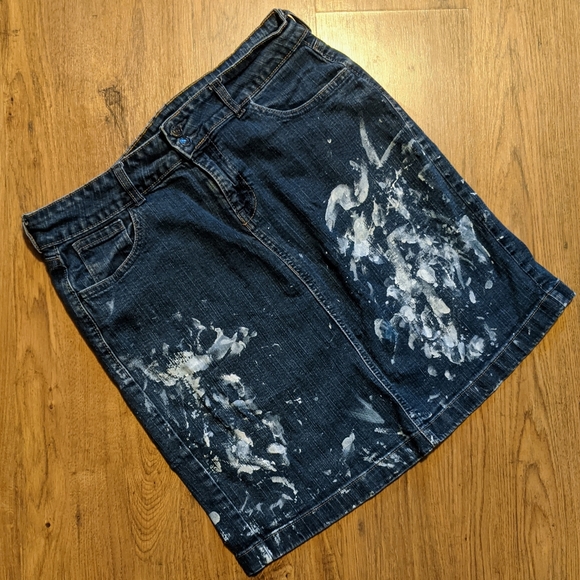 Old Navy Paint Distressed Denim Skirt, sz 12 Knee Length Paint Splattered - Picture 1 of 10
